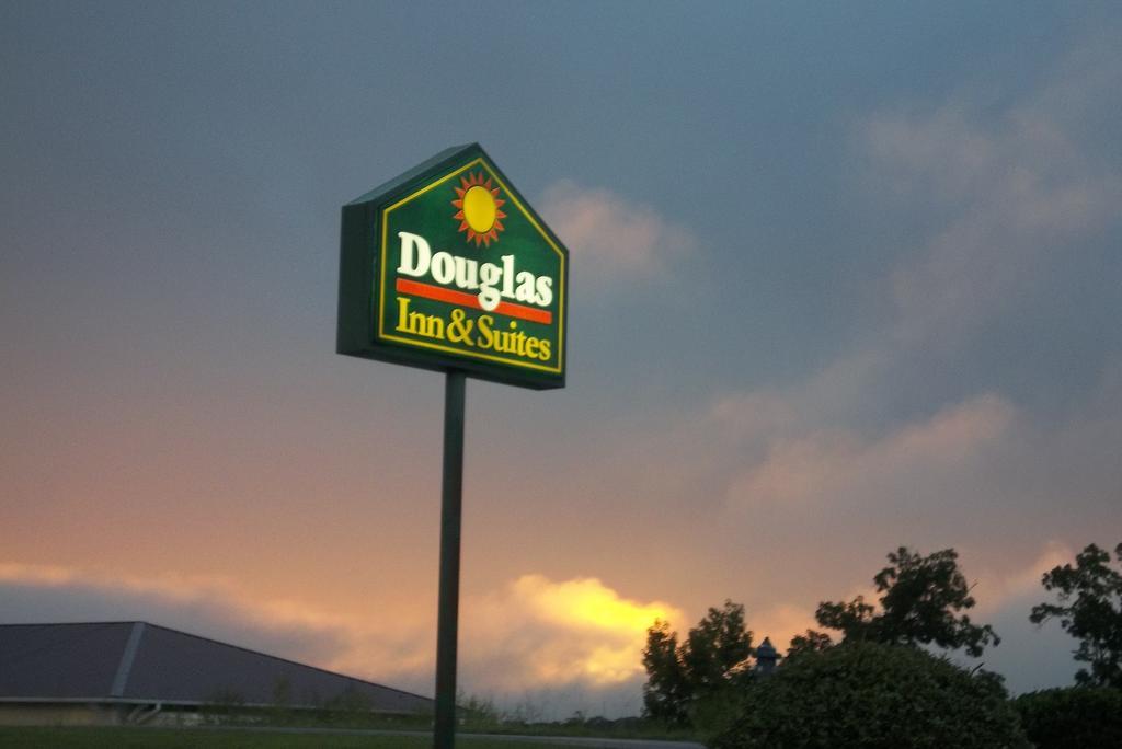 Douglas Inn & Suites, Blue Ridge, Ga ภายนอก รูปภาพ